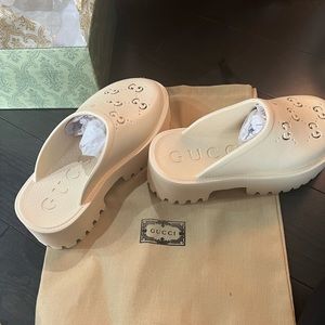 Women’s Gucci Shoes.l